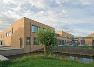 MFA woonzorggebouw ouderenhuisvesting appartementen huisarts apotheek peuterspeelzaal BBHD architecten Op-'t-Snijdersveld Obdam